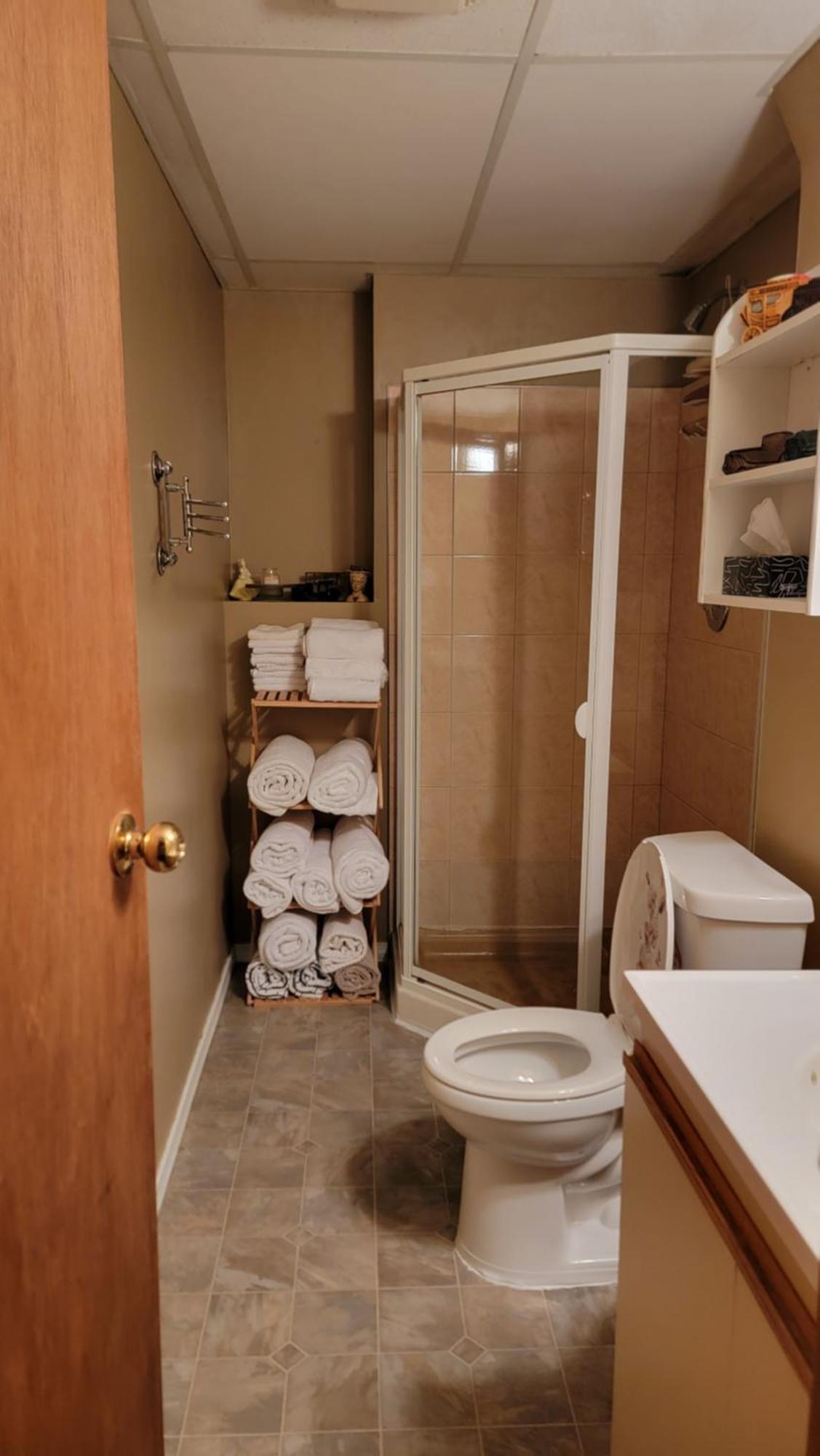 Charming - 2 Bedrooms Suite, 1 Full Bath & Family Room Kamloops Eksteriør bilde